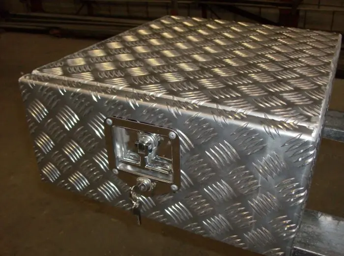 Aluminium-tranenplaat-kist